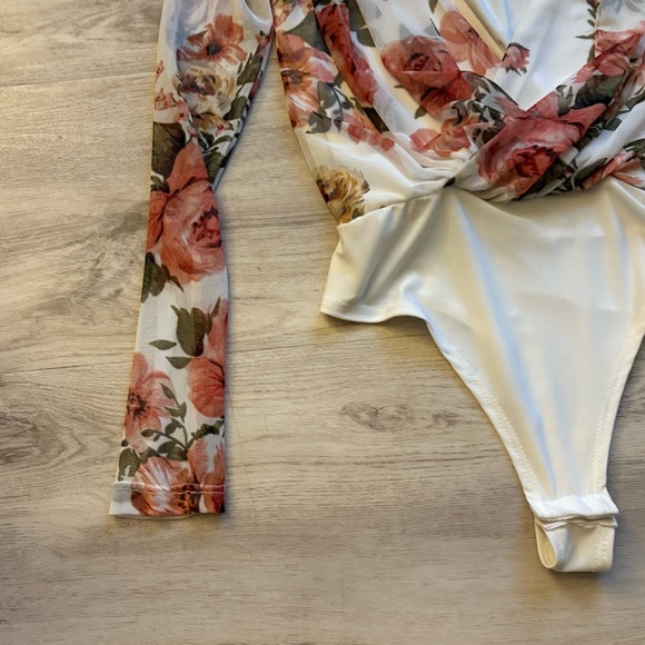 Windsor Rose Bloom Floral Sheer Long Sleeve Bodysuit V Neck Plunge Thong Small - Picture 3 of 6